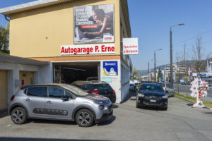 Foto von der Einfahrt zur Autogarage Peter Erne Ebikon Luzern